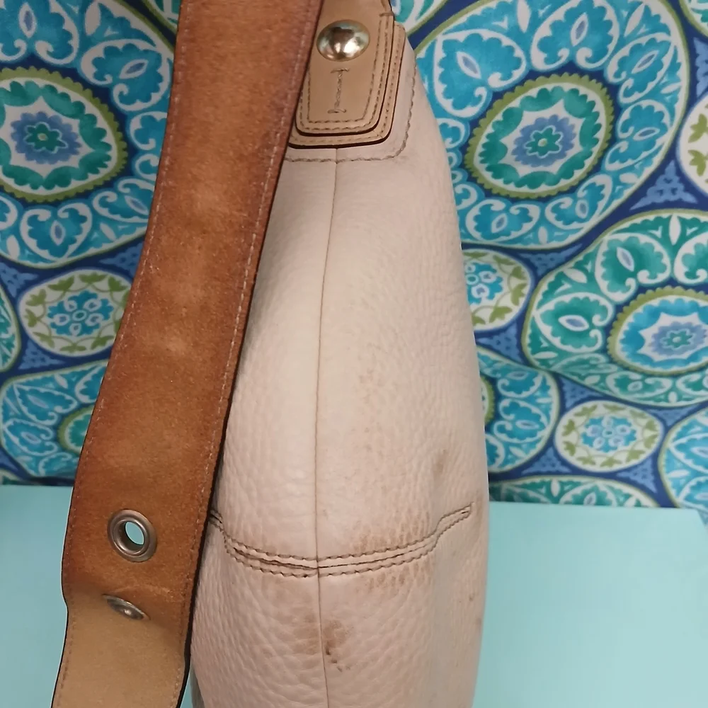 Coach Cream Leather Hobo Bag with Crescent Shape - Picture 9 of 14